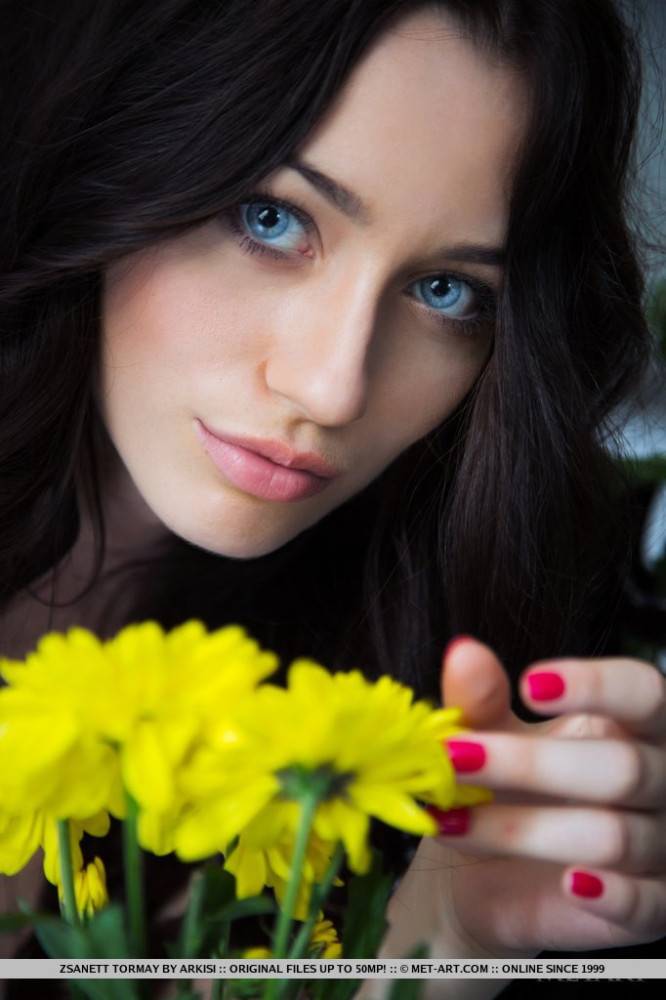 The Naked Brunette Teen Zsanett Tormay Is Seductively Posing With Yellow Flowers - #10