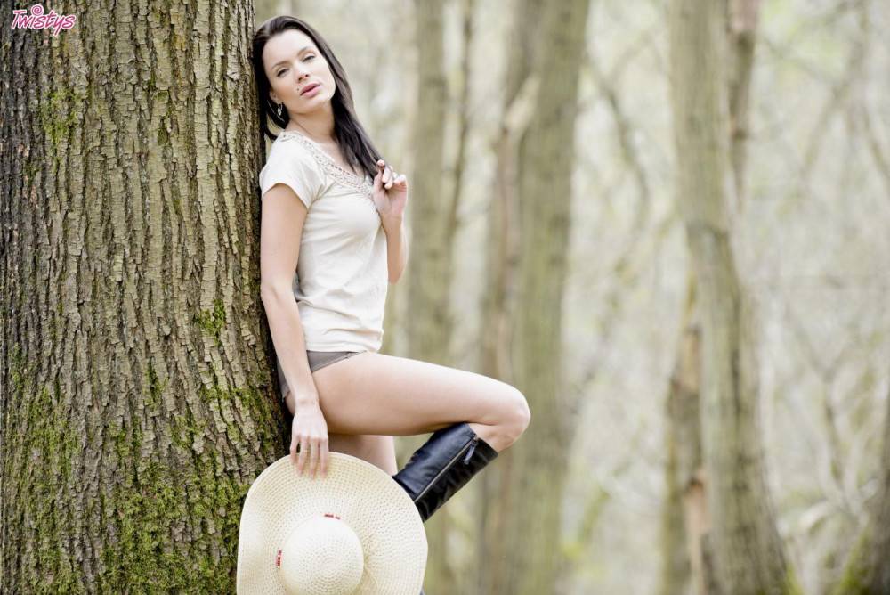 Busty Babe Kyla Fox Is Widely Stretching Outdoor Posing In Nothing But Leather Boot And Hat - #3