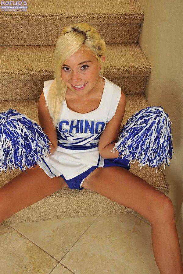 Sexy Blonde Kaylee Hays Is A Cheerleader And One Of The Hottest Babes In College. - #9
