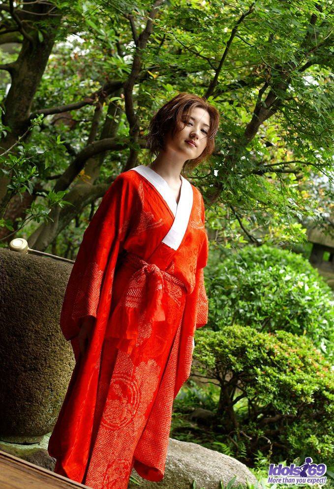 Talented And Very Arousing Tomomi Idols Teases In Front Of The Cam Geisha Style - #6