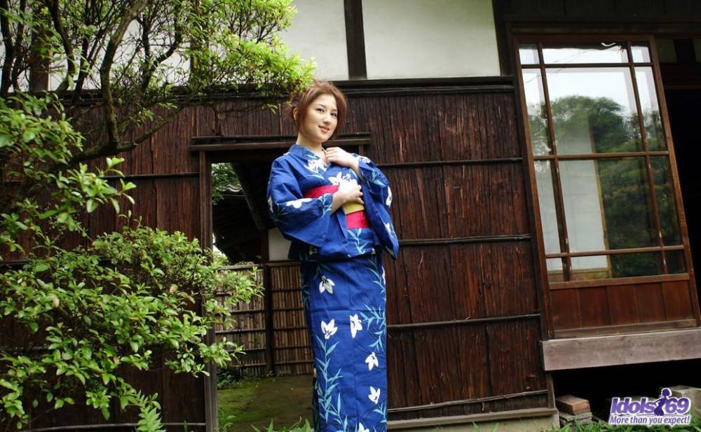 Talented And Very Arousing Tomomi Idols Teases In Front Of The Cam Geisha Style - #1