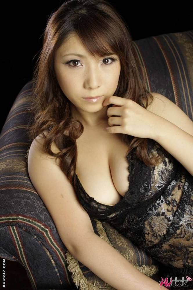 Naughty Asian In Erotic Lingerie Momo Aizawa Is Spreading Her Legs And Showing Pantieless Pussy | Photo: 8710075