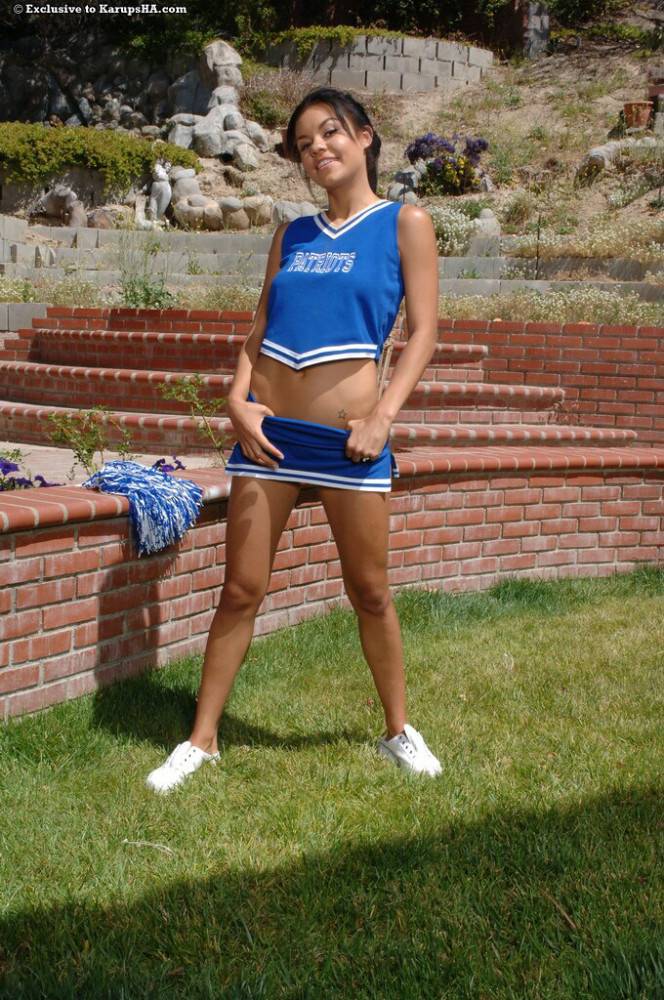 Bald Pussy Cheerleader Ruby Knox Takes Off Her Blue Uniform And White Panties Outdoors - #4