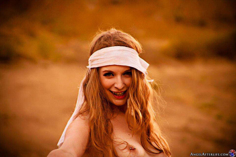 Naughty Blonde Ela Darling Plays And Poses Outdoors In The Middle Of Nowhere In A White Wrap - #12