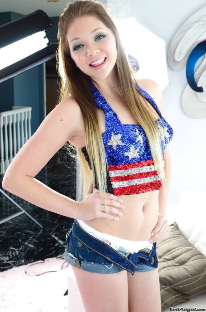 Sexy american young Jessie Andrews in fancy shorts exhibiting her butt - #4