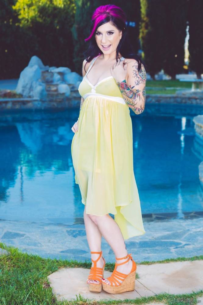 Stunning american milf Joanna Angel exhibits big tits and ass at pool | Photo: 7777166