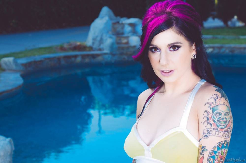 Stunning american milf Joanna Angel exhibits big tits and ass at pool | Photo: 7777160