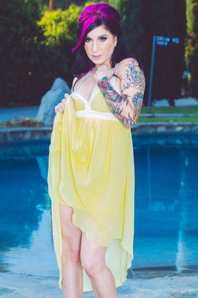 Stunning american milf Joanna Angel exhibits big tits and ass at pool - #5