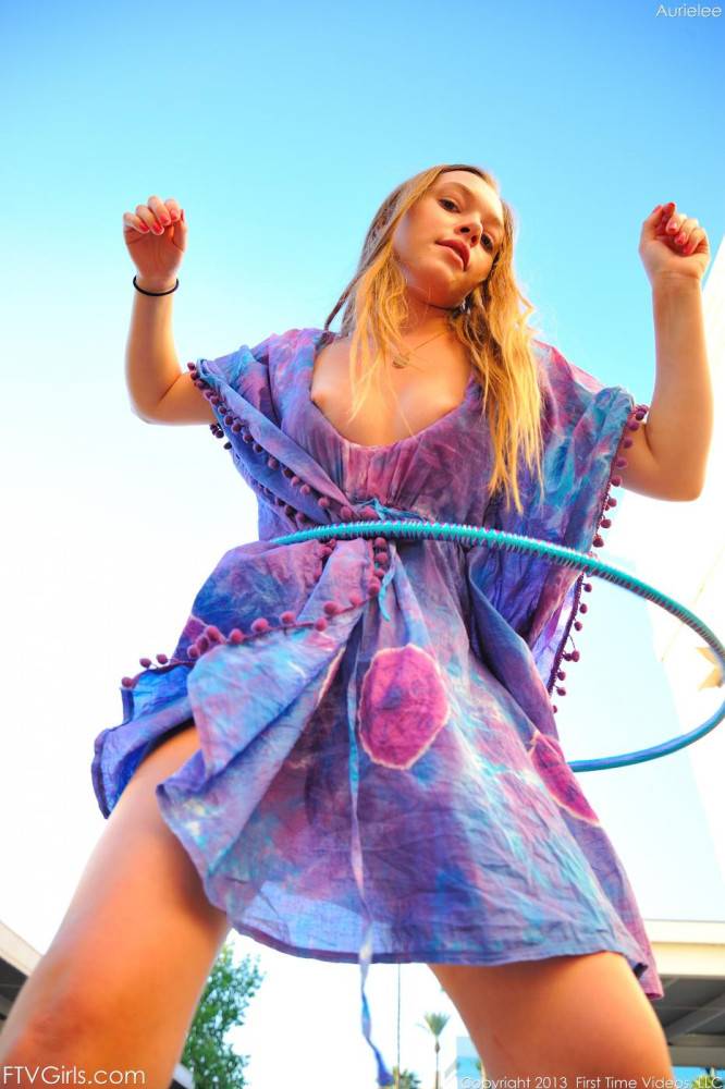 Playing With A Hula Hoop Yummy Blonde Aurielle Summers Strips To Her Lingerie And More - #7