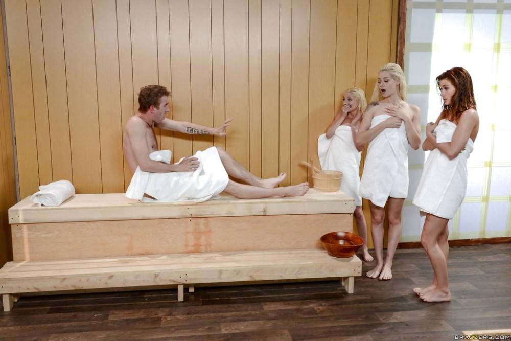 Hot babes Alaina Dawson, Piper Perri and Elsa Jean take part in superb orgy in bath | Photo: 7918826