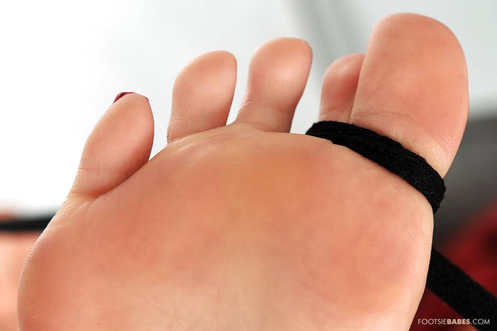 Sexy american milf Mia Lelani makes some foot fetish | Photo: 8137343