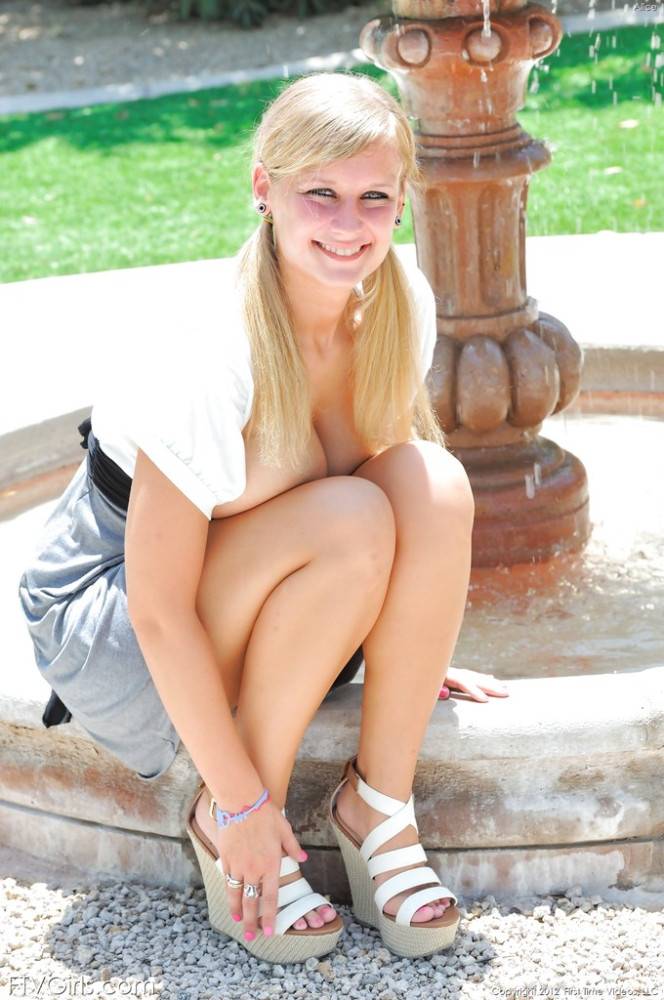 Glamorous american blond Alice Wonder in skirt likes some hot foot fetish outside - #9