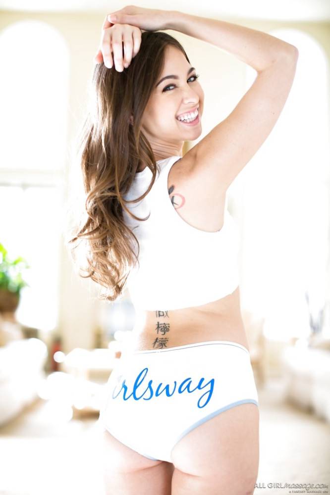Very attractive american hottie Riley Reid showing small tits and hot butt | Photo: 8228677