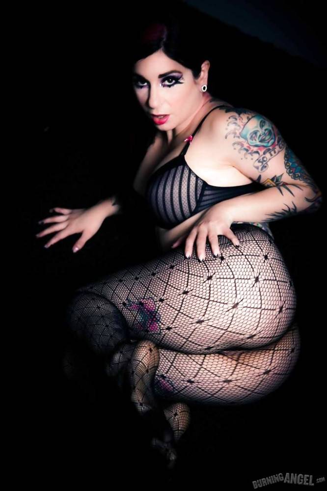 Hot american hottie Joanna Angel exhibits big tits and hot butt - #9