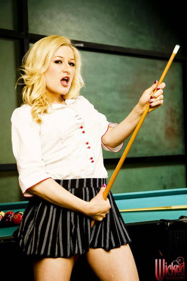 Blonde Gadget Paris Gables Strips And Fools Around On The Billiard Table - #3
