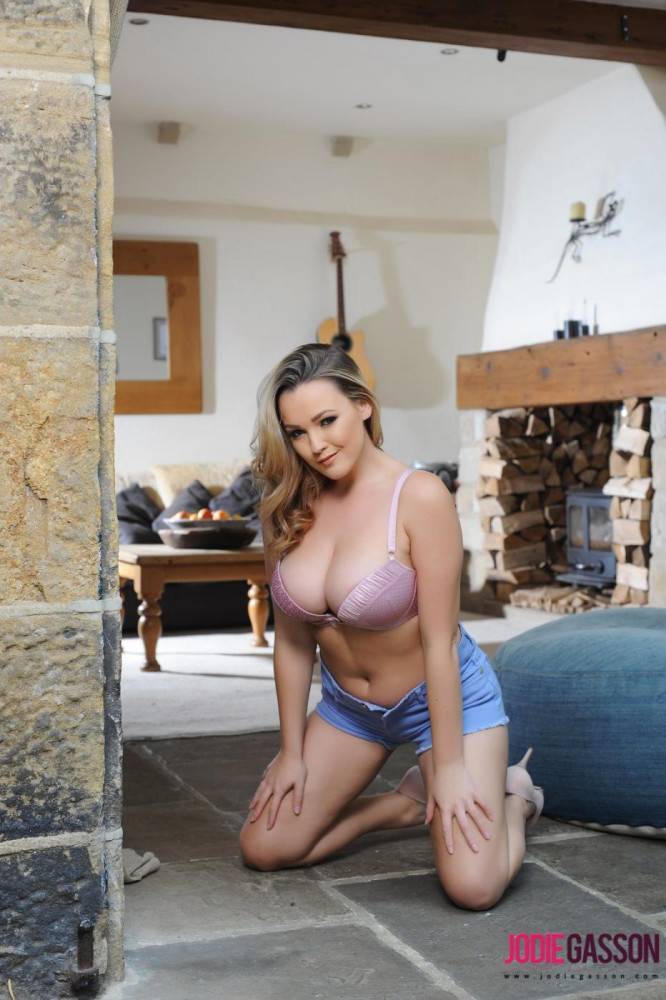 Vicious Blonde Jodie Gasson Is Squeezing Her Big Soft Melons Erotically Before Cam - #3