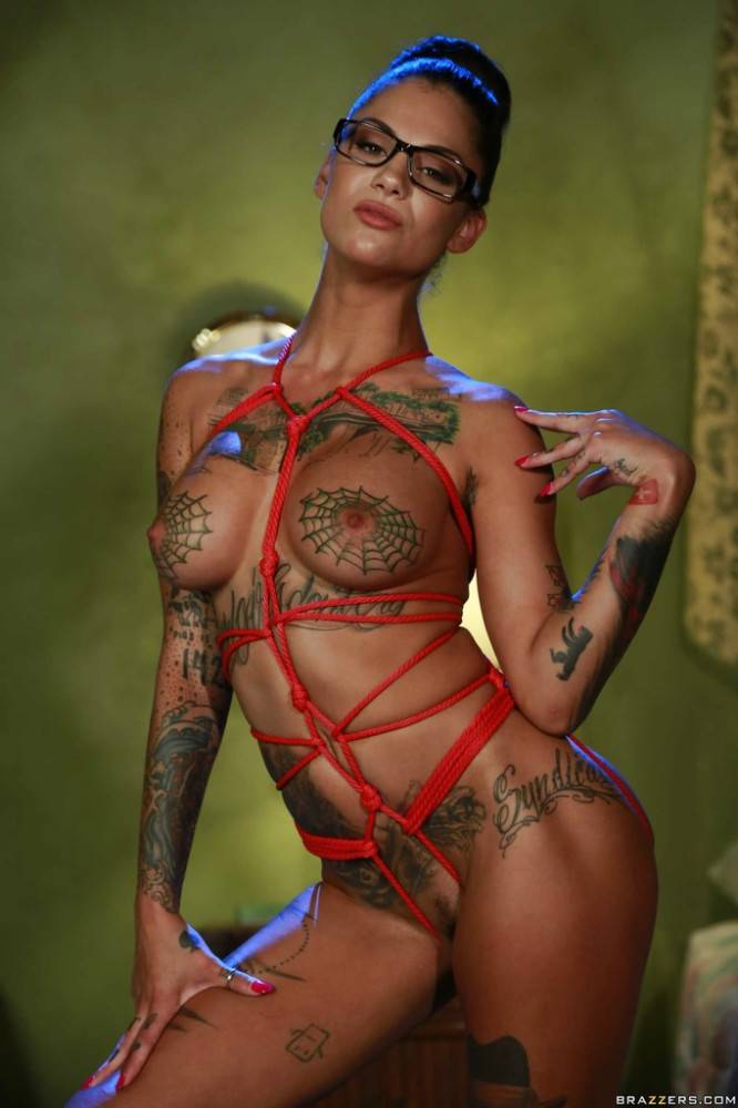 Delightful american milf Bonnie Rotten showing big hooters and spreading her legs - #7