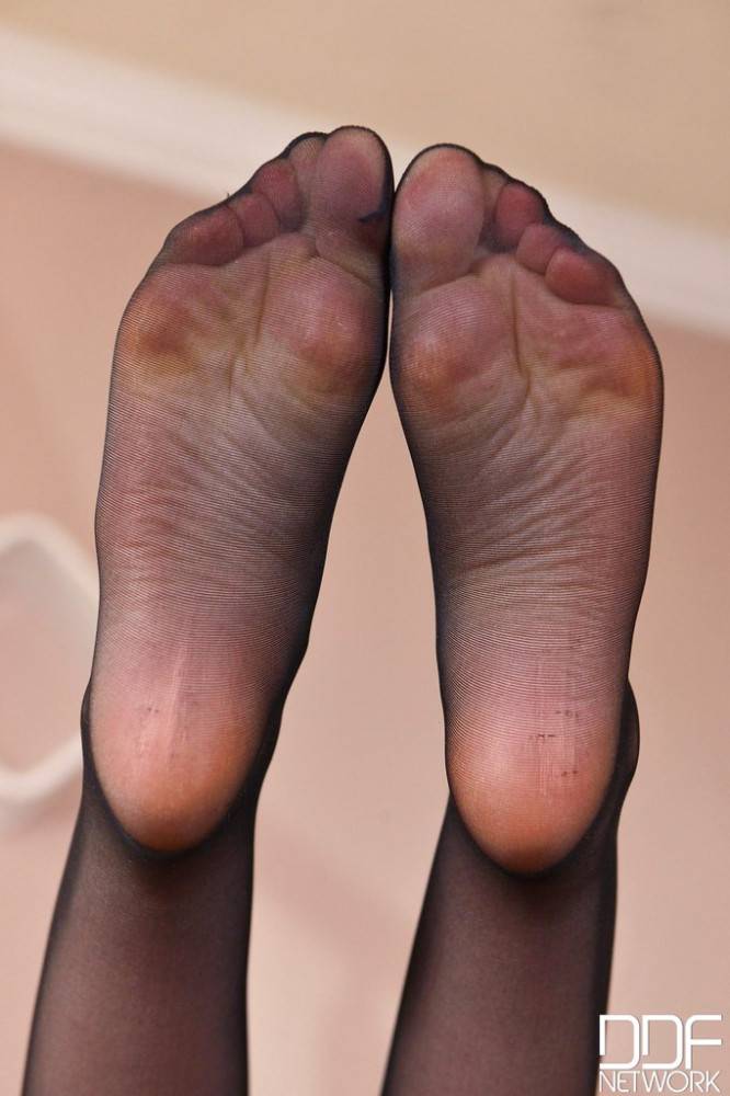 Glamorous brittish babe Stella Cox in nasty foot fetish | Photo: 8325947