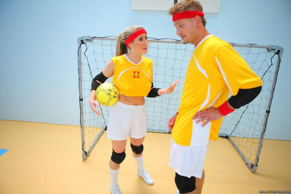 Carolyn Reese And A Guy Play Indoor Soccer Then Take Off Their Uniforms And Fuck - #7