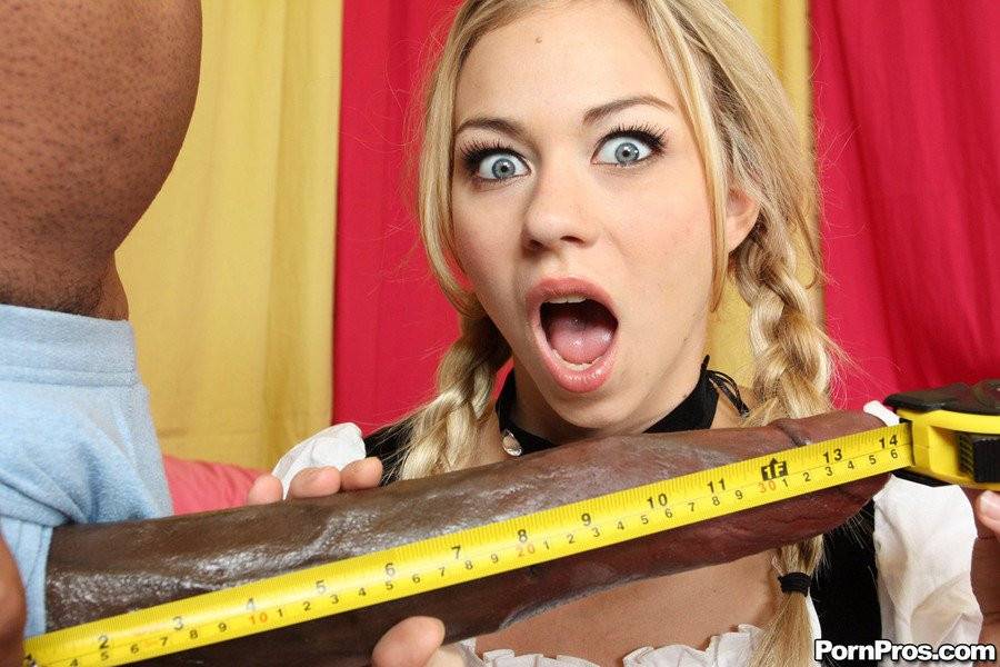 Unsuspecting Maid Melanie Jayne Gets Fucked By Awesomely Big Chocolate Cock | Photo: 8412685