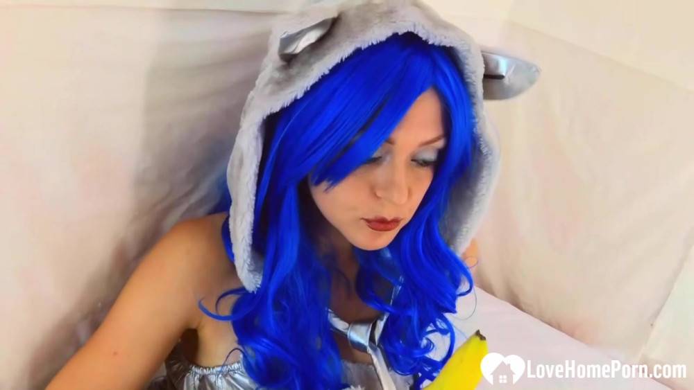 Cosplayer penetrates her hairy pussy with a banana - #9