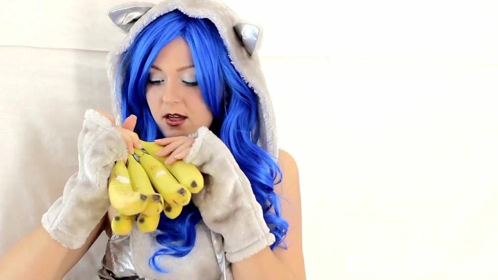 Cosplayer penetrates her hairy pussy with a banana - #7