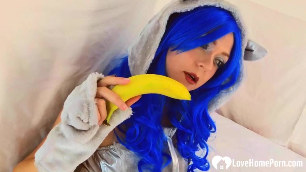 Cosplayer penetrates her hairy pussy with a banana - #8