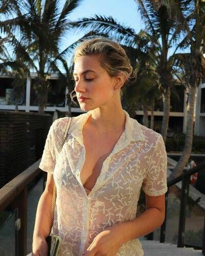 Unpublished Photos lilireinhart - #2