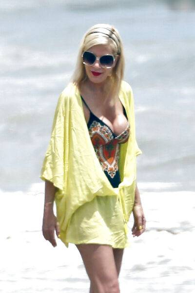 Tori Spelling i - #13