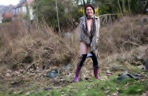 UK girl Juicey Janey bares her juggs before pulling down her tights in a field - Britain on nudesceleb.com