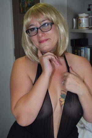 Blonde amateur Sara Banks wears her glasses while exposing her natural boobs on nudesceleb.com