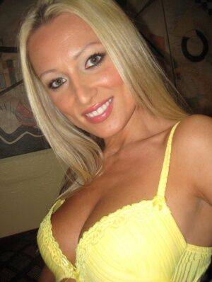 MILF babe with a big breast Diana Doll takes amateur shots of herself on nudesceleb.com