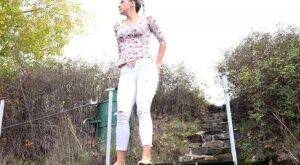 Mature Bianca pulls down her white pants to take a steaming pee outside on nudesceleb.com