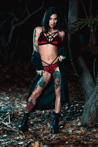 Inked Bitch Gives Head And Gets Fucked In The Woods - Usa on nudesceleb.com