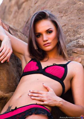 Kinky Brunette Model Tori Black Strips And Climbs The Rock Exposing Nude Body on nudesceleb.com