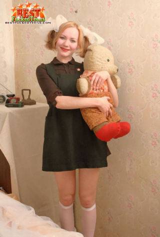 Innocent teen posing with teddy-bear on nudesceleb.com