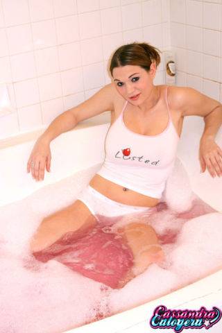 Cassandra calogera taking an erotic hot bubblebath on nudesceleb.com