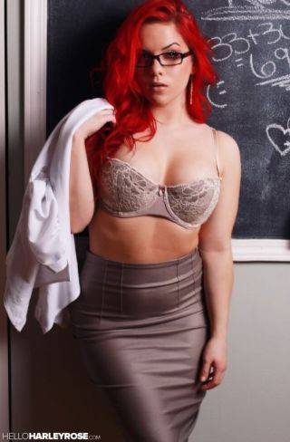 Redhead stripping on nudesceleb.com