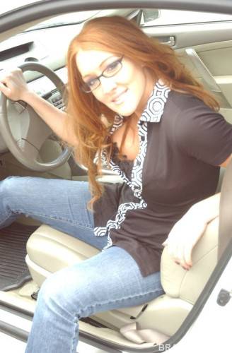 Seductive american redheaded milf Morgan Reigns in tight jeans shows big knockers and jerks off - Usa on nudesceleb.com