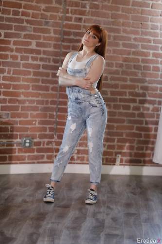 Excellent american redheaded Penny Pax in sexy jeans shows big boobies and butt - Usa on nudesceleb.com