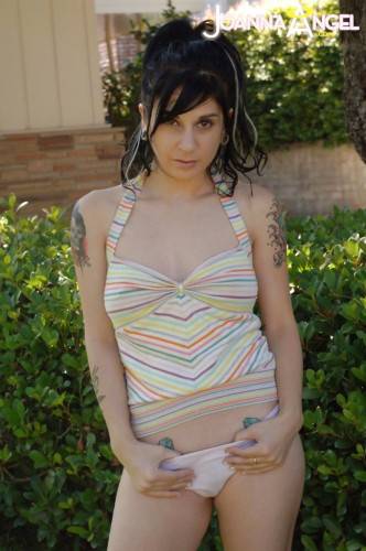 Very attractive american milf Joanna Angel makes some hot foot fetish action outdoor - Usa on nudesceleb.com