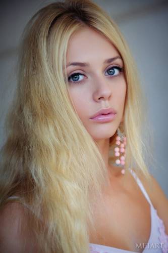Enchanting ukrainian blonde Jennifer Mackay exhibiting big knockers and bald pussy - Ukraine on nudesceleb.com