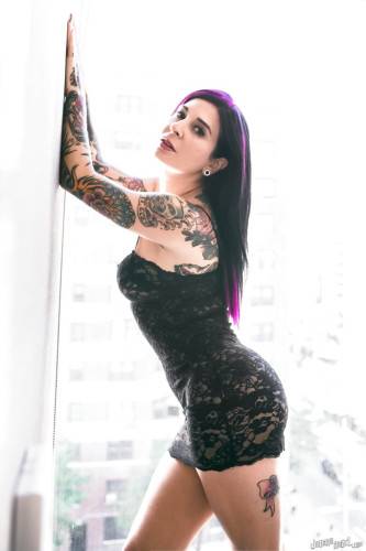 Sexy american milf Joanna Angel shows big knockers and spreads her legs - Usa on nudesceleb.com