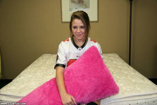 Very Excited Teen Claire Heart Plunges Into Raunchy Hand And Oral Job Session on nudesceleb.com