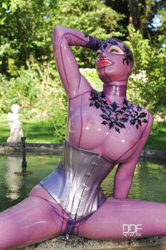 Stunning british Latex Lucy enjoys bdsm action at pool - Britain on nudesceleb.com