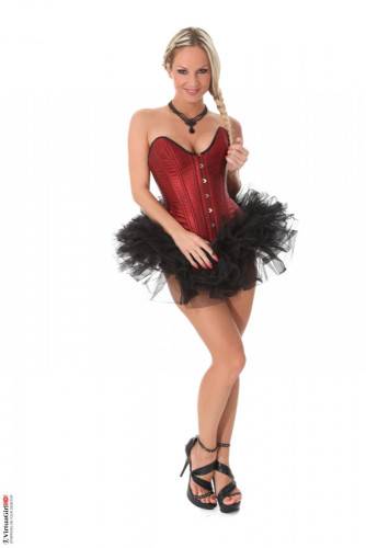 Frisky Ballet Dancer Vanessa Cooper Is Impressing With The Widest Legs Spread on nudesceleb.com