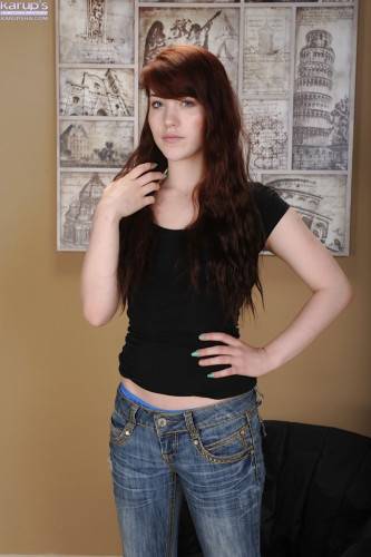 Stunning american teen Gwen Stark reveals her ass in tight jeans and vagina - Usa on nudesceleb.com