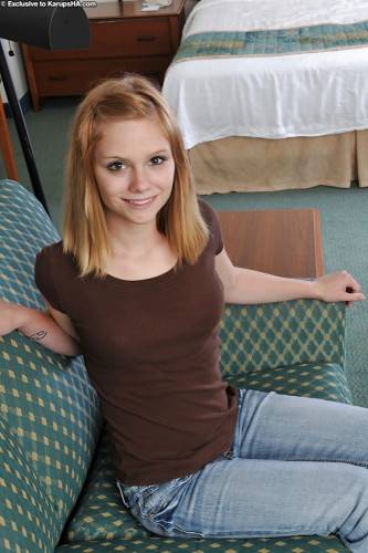 Foxy teen Brittny in tight jeans exhibiting her butt and pussy on nudesceleb.com