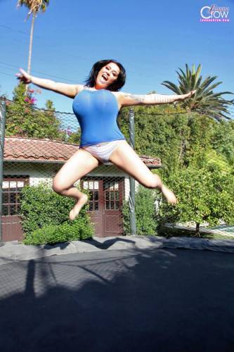 Leanne Crow’s bouncing huge tits on a trampoline on nudesceleb.com