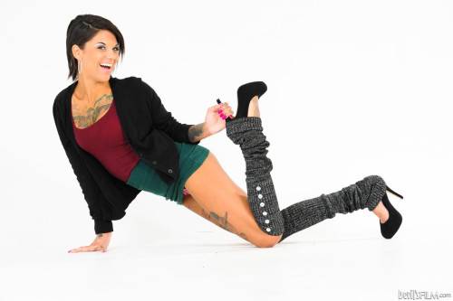 Manâ€™s Dick Is Throbbing In The Expectation Of Hot Orgasm From Alia Janine N Bonnie Rotten Blowjob on nudesceleb.com
